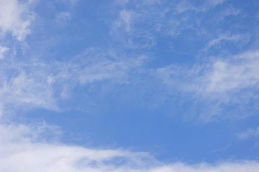 青空と薄雲 青空と薄雲の写真