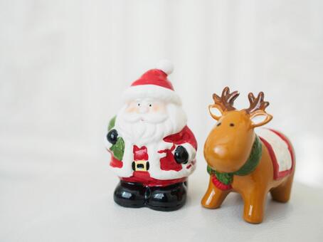 Santa Claus and reindeer figurines, décembre, père noël, noël, JPG