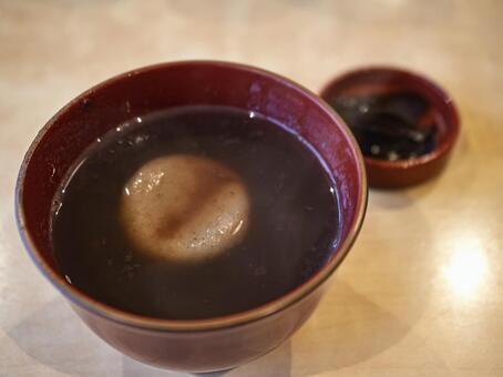 ほっと温まる冬のお汁粉 お汁粉,和菓子,甘味の写真素材