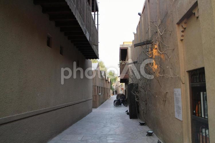 ドバイのアル・バスタキヤ地区の路地裏 アジア,中東,アラブの写真素材