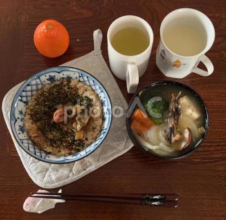 オートミールにおとなのふりかけなどの朝食 朝食,オートミール,鰹節の写真素材