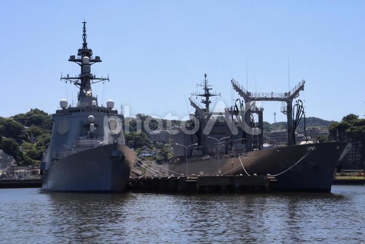 軍港の軍艦 軍港,軍艦,横須賀の写真素材