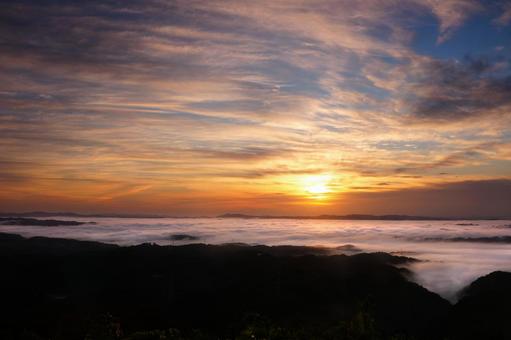 日の出と雲海 雲海,うんかい,ウンカイの写真素材