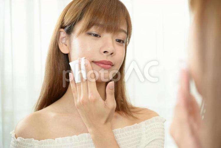 スキンケアイメージ 女性,スキンケア,美容の写真素材