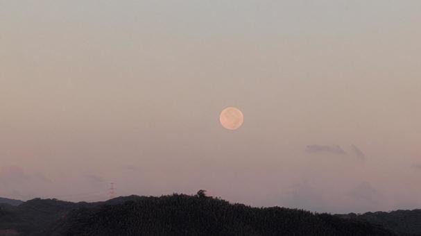 有明の満月 満月,有明,明け方の写真素材