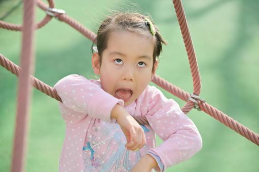 A girl who makes a funny face while playing Spring Autumn, children, playful, fancy face, JPG