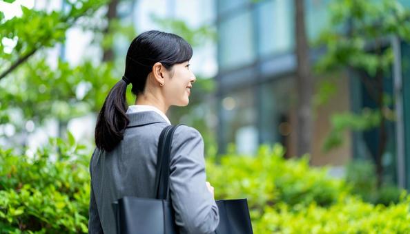働く女性 働く女性の写真