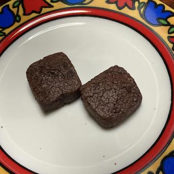 Rolling chocolate cookies, cookie, chocolate cookie, dessert, JPG