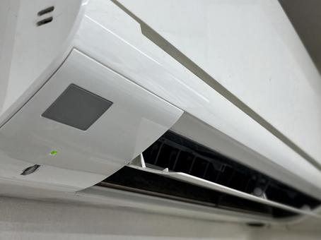 エアコン運転中 エアコン運転中 エアコン,冷房,クーラーの写真素材