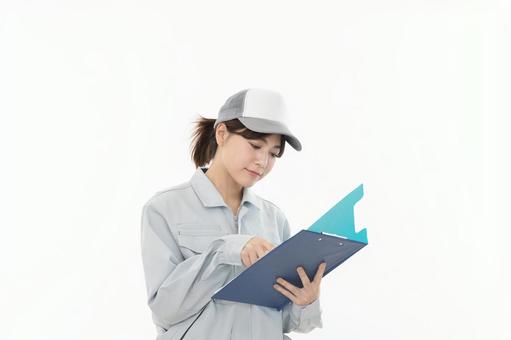 若い女性 作業着 ファイル 若い女性 作業着 ファイルの写真