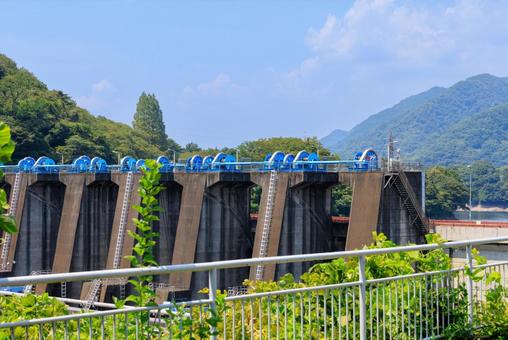 ダムと自然の調和 ダムと自然の調和 ダム,自然,山の写真素材