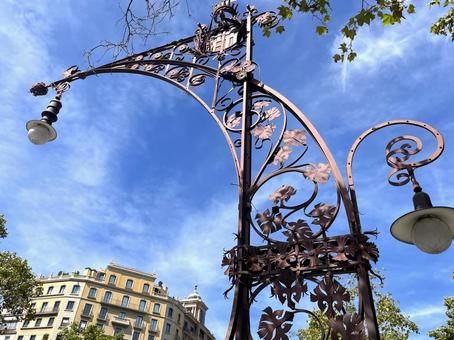 ガウディ設計の街灯（グラシア通り） バルセロナ,スペイン,カタルーニャの写真素材