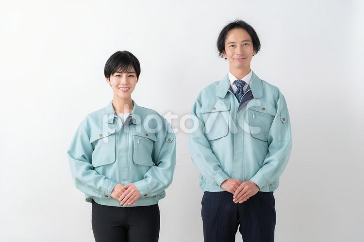 白バックの作業服の男女のビジネスマン 不動産,建築,ビジネスの写真素材