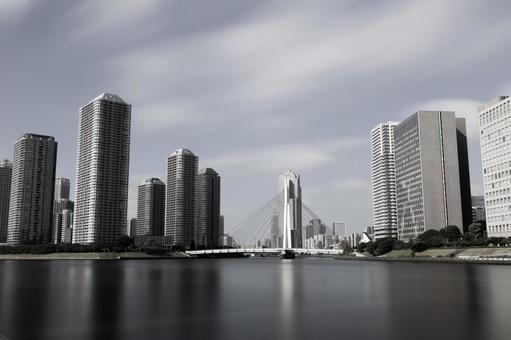 中央大橋とビル群の長時間露光 中央大橋とビル群の長時間露光 中央大橋,東京,長時間露光の写真素材