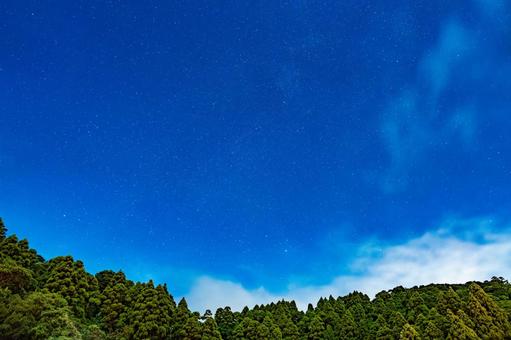 夏の終わりの星空 夏の終わりの星空 星空,星,夜の写真素材