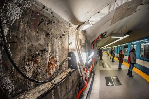 モントリオール地下鉄駅ホームの車内風景 モントリオール,地下鉄,駅の写真素材