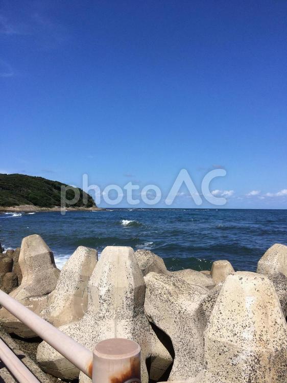 夏の終わりの海とテトラポッド2 9月,テトラポッド,夏の写真素材