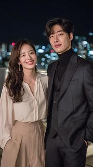 夜景を背景に佇む男女の写真