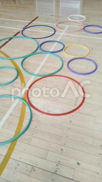 色とりどりのフラフープ 直線,輪,色の写真素材