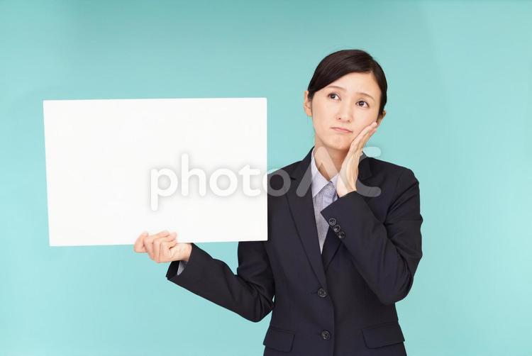 不安そうな表情のビジネスウーマン 女性,ビジネウーマン,女の写真素材