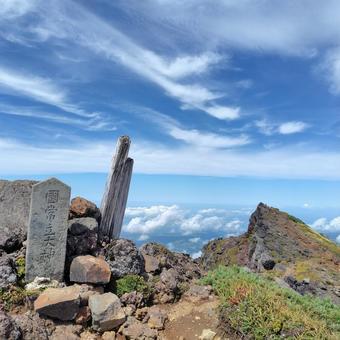 山頂の碑 山頂の碑 登山,ハイキング,山の写真素材