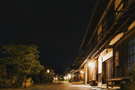 旅籠の灯りが続く、夜の妻籠宿 旅籠の灯りが続く、夜の妻籠宿 妻籠宿,日本,宿場町の写真素材