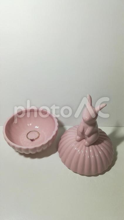 うさぎ　置物 愛,オーナメント（アート）,入れものの写真素材