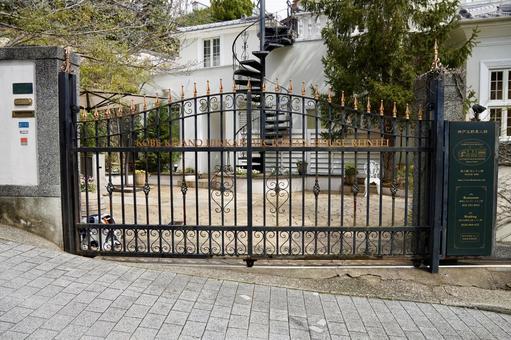 神戸北野の異人館・鉄格子のある玄関 神戸北野の異人館・鉄格子のある玄関 神戸,北野,異人館の写真素材