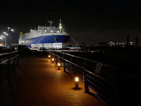 夜の波止場 夜の波止場の写真