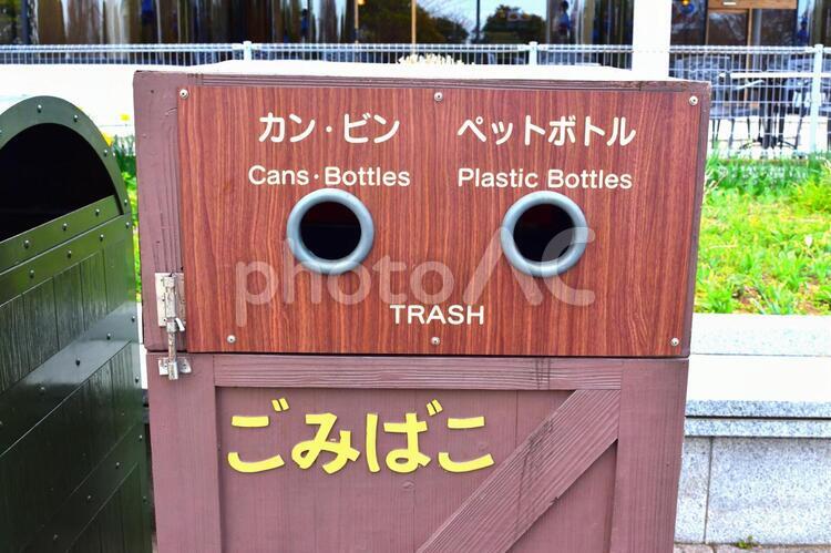 ゴミの分別　ゴミ箱 ゴミの分別,ゴミの分別注意,ごみの分別の写真素材