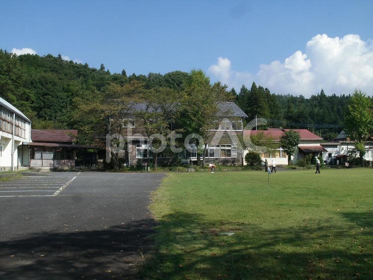 レトロな廃校・木造校舎「名久田中学校」 名久田中学校,第五中学校,木造校舎の写真素材