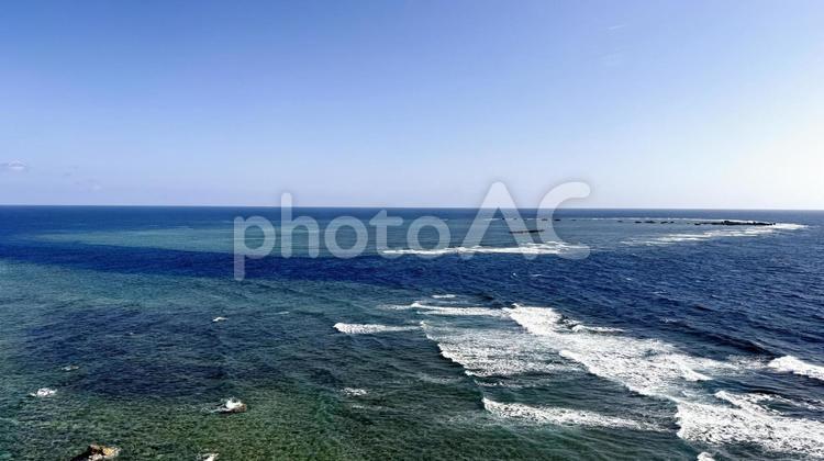 宮古ブルーの海 海,空,珊瑚礁の写真素材