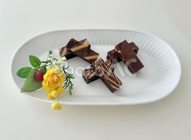 3種類のチョコレートブラウニー ブラウニー,チョコレートブラウニー,デザートの写真素材