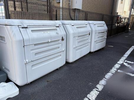 ゴミ集積場 ゴミ箱,ゴミステーション,アパートの写真素材