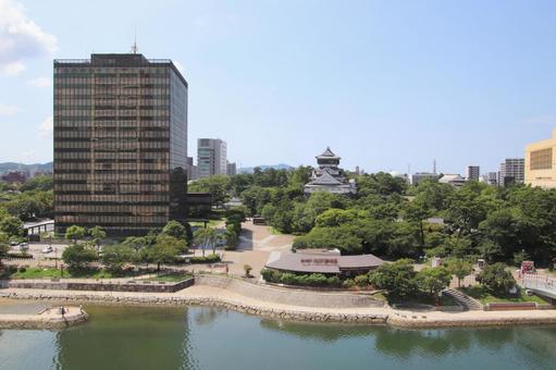 北九州市役所と小倉城、 北九州市役所と小倉城、 北九州市,小倉北区,小倉城の写真素材