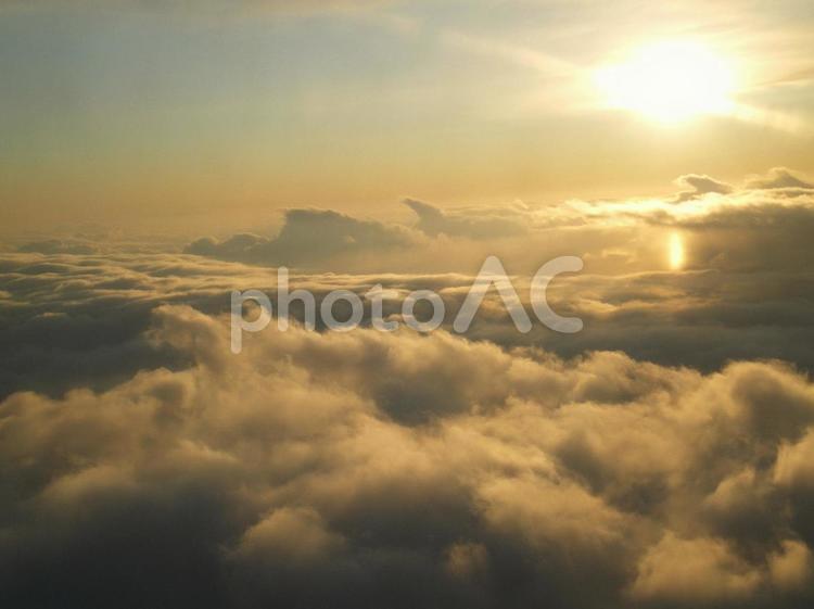 夕暮れの空 夕暮れ,空と雲,夕焼けの写真素材