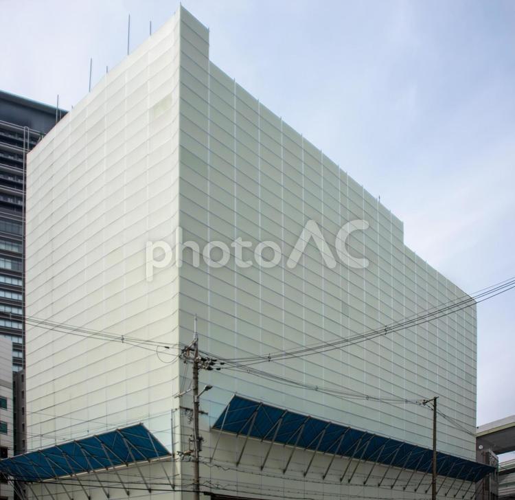 仮囲いに覆われた工事中のビル 仮囲い,ビル,アサガオの写真素材