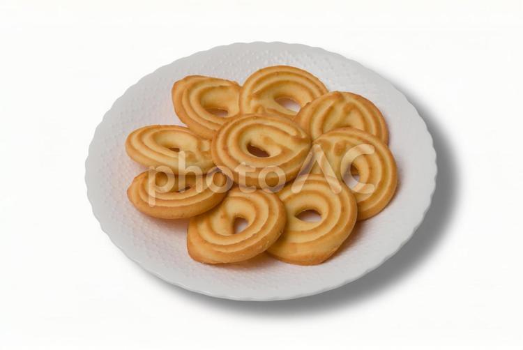 白い皿と複数枚重ねたビスケット 食べ物,洋菓子,お菓子の写真素材