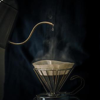 バリスタのコーヒードリップ バリスタのコーヒードリップ ハンドドリップ,ペーパードリップ,コーヒーの写真素材