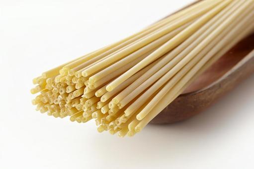 ブカティーニ 穴あきパスタ ブカティーニ 穴あきパスタ ブカティーニ,穴の開いた,ロングマカロニの写真素材