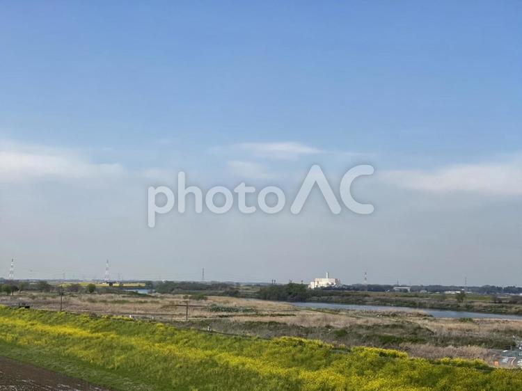 車窓から見える河川敷 河川敷,川,風景の写真素材