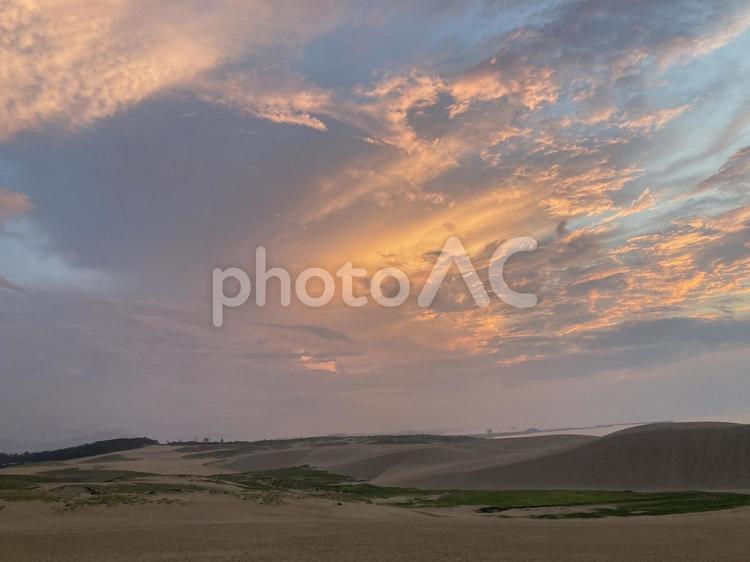 鳥取砂丘の夕暮れ２ 鳥取砂丘,空,雲の写真素材