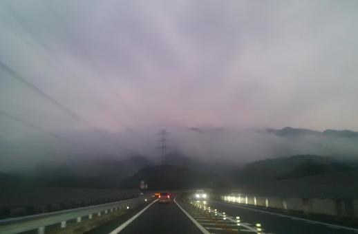 風景_秋（濃い霧1）の写真