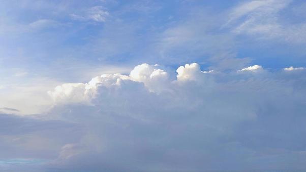 青空に広がるふわふわ雲の光景 青空に広がるふわふわ雲の光景の写真