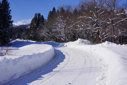 Snow-covered road, copertura di neve, campo nevoso, un muro, JPG