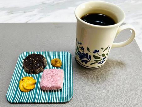 おやつ休憩 コーヒー,おやつ,クッキーの写真素材