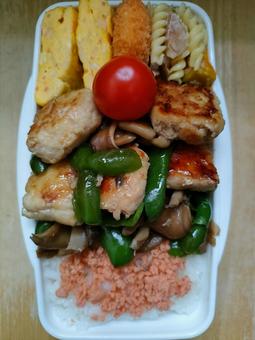 鶏団子のお弁当! 鶏団子のお弁当! お弁当,お昼ご飯,お昼の写真素材