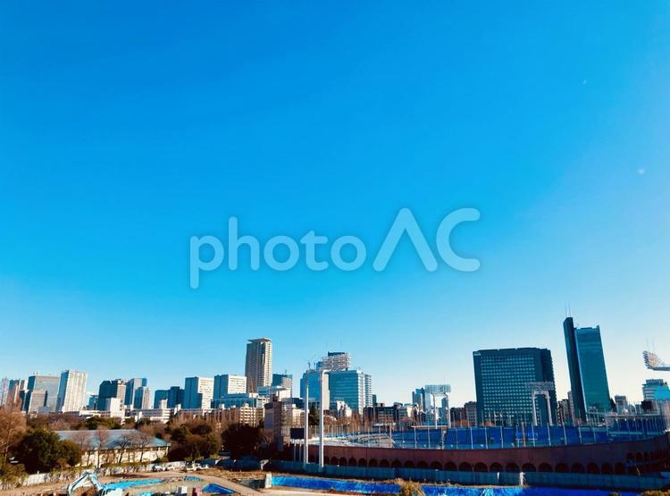 明治神宮球場とスカイラインの絶景 青空,空,ブルースカイの写真素材