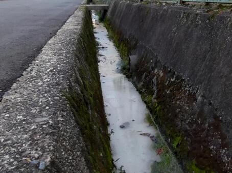 濁ったドブ ドブ,汚水,濁ったの写真素材