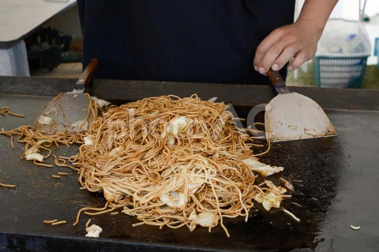 屋台の焼きそば 屋台,焼きそば,夜店の写真素材